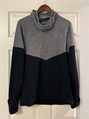 Nike Gray & Black Running Division Pullover